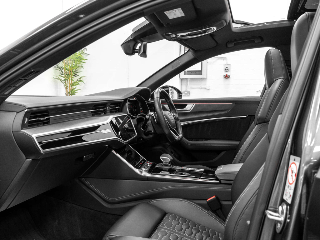 Audi RS6 Black #19