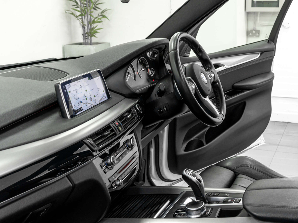 BMW X5 30D M Sport White #30