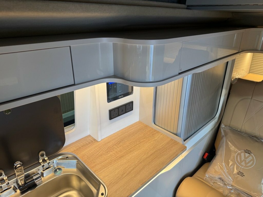 Volkswagen Campervan 2L Highline White #3