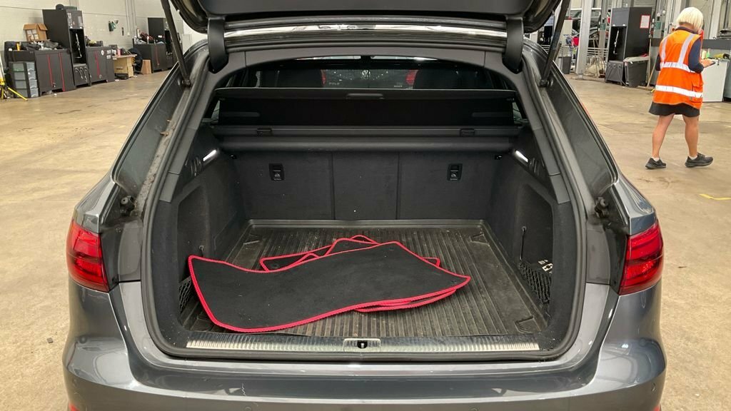 Audi A4 Avant 2L S Line Grey #4
