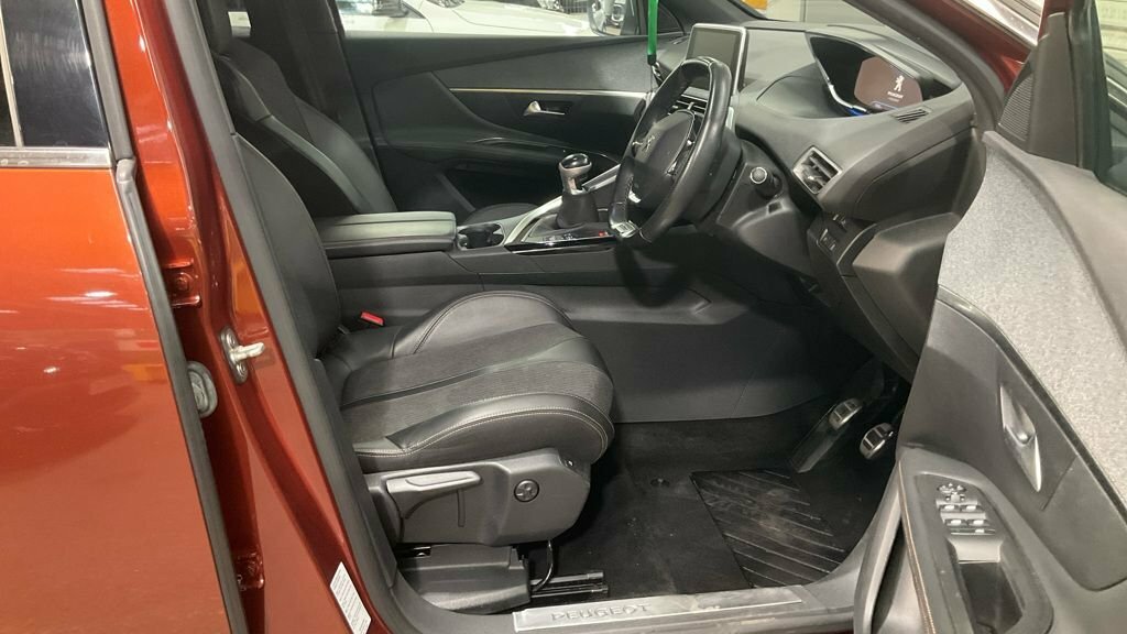 Peugeot 3008 1.5L Gt Line Premium Brown #3
