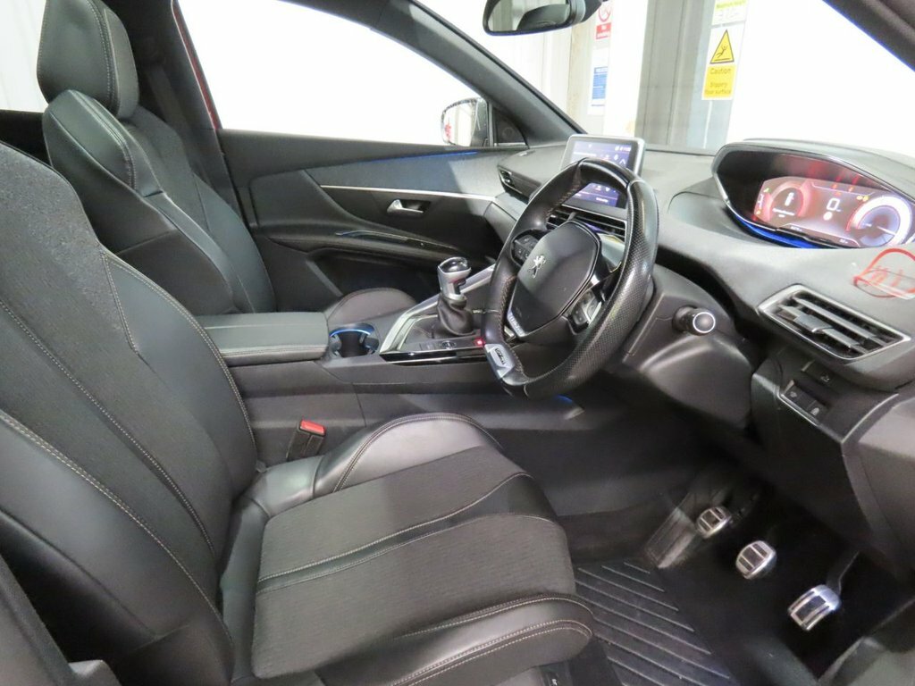 Peugeot 3008 1.5L Gt Line Premium Red #3