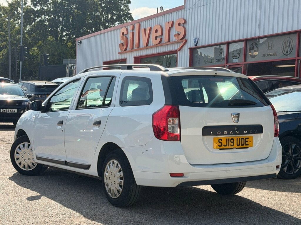 Dacia Logan 0.9L Essential White #2