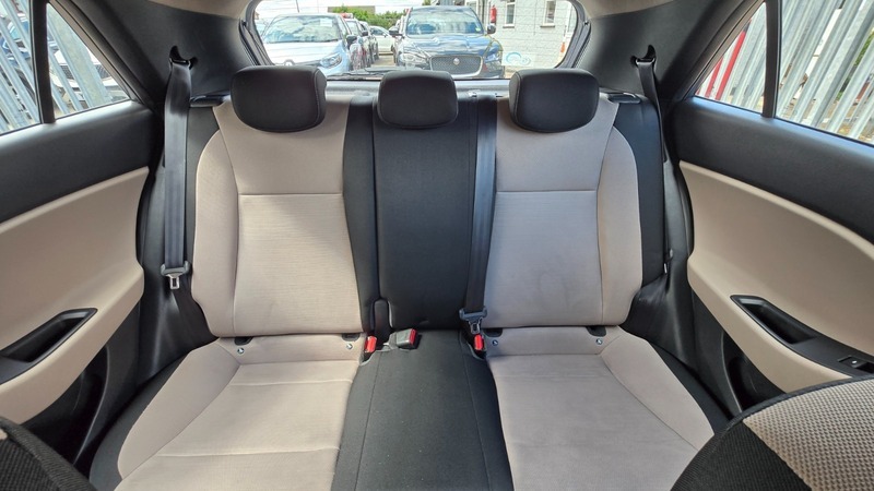 Hyundai I20 Mpi Se White #24