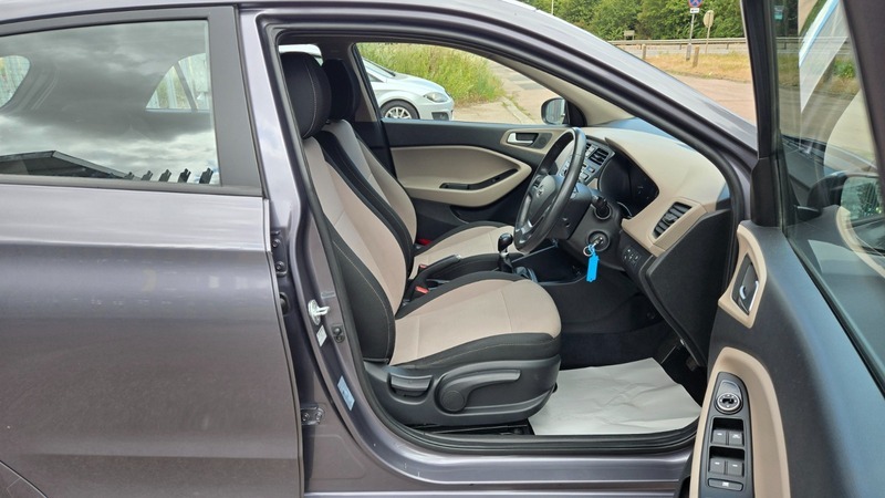 Hyundai I20 Mpi Se White #16