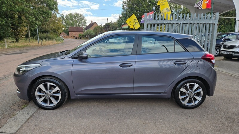 Hyundai I20 Mpi Se White #7