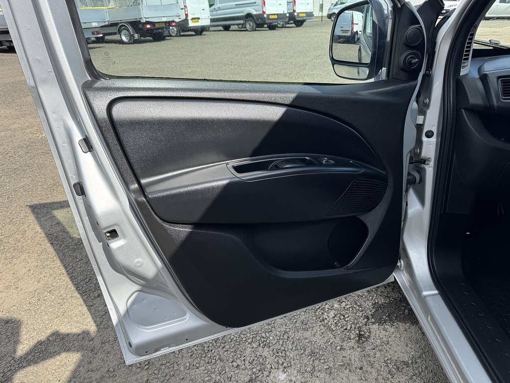 Vauxhall Combo  White #8