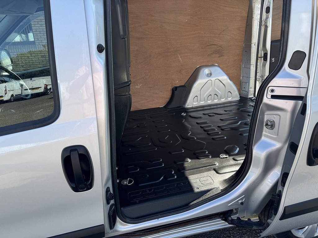 Vauxhall Combo Panel Van 1.3 Cdti 2000 16V Fwd L1 H1 201414 White #16