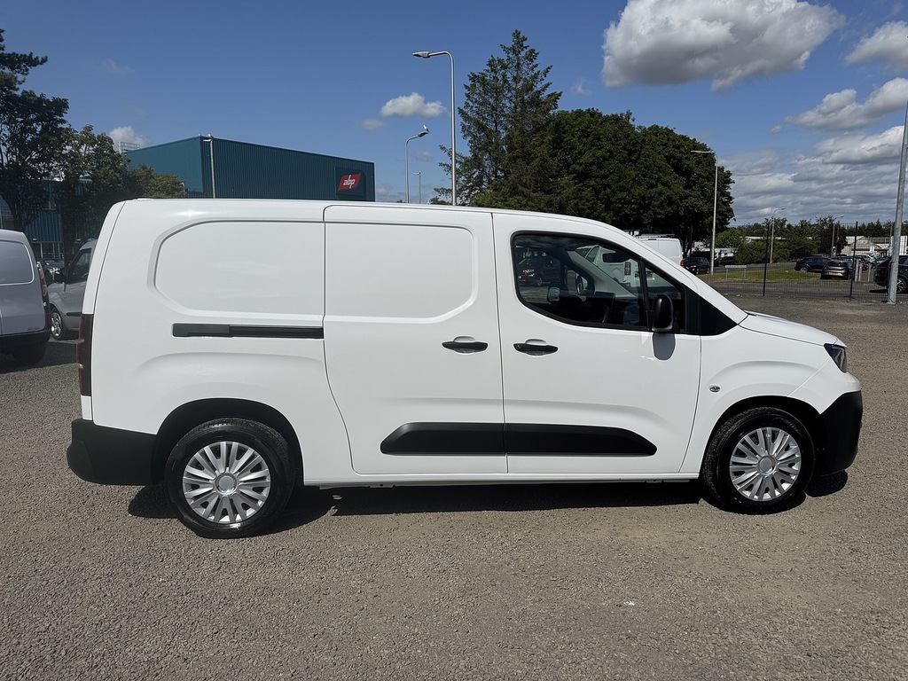 Peugeot Partner Bluehdi 850 Professional Premium White #4