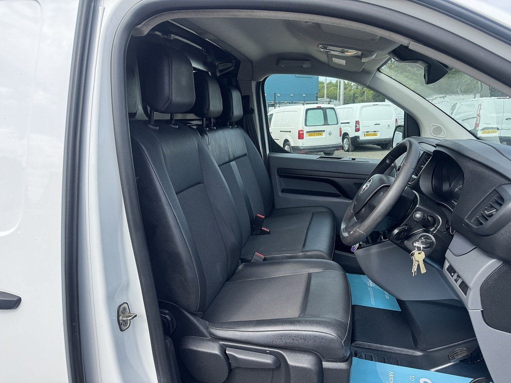 Vauxhall Vivaro 2900 1.5D 100Ps Dynamic Short Wheelbase L1h1 Low R White #14