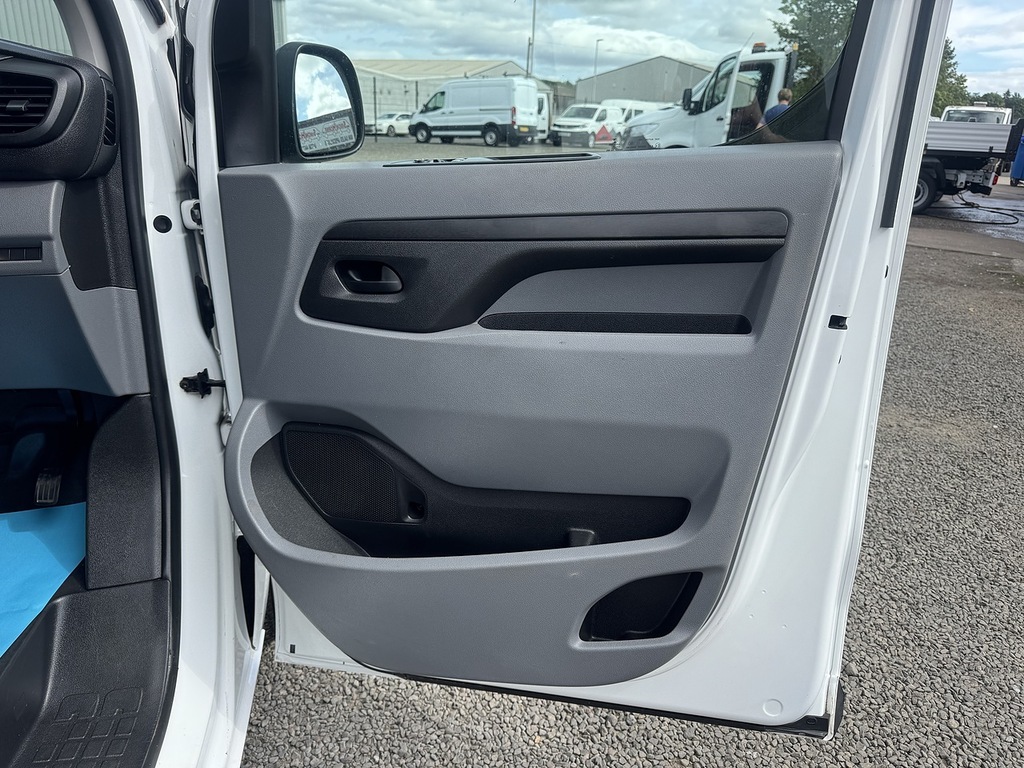 Vauxhall Vivaro 2900 1.5D 100Ps Dynamic Short Wheelbase L1h1 Low R White #12