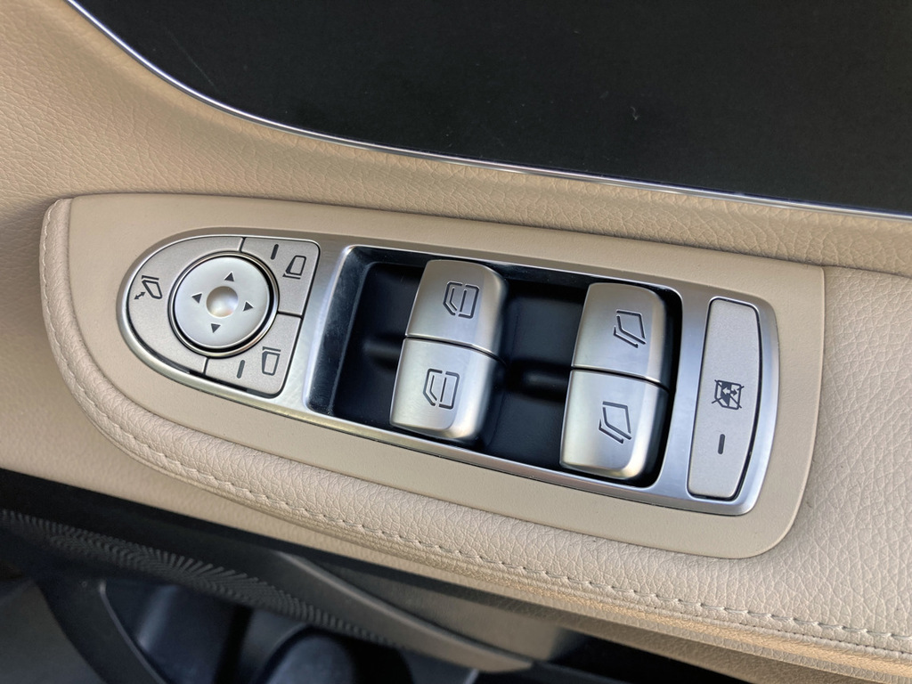 Mercedes-Benz V Class Mpv Black #27