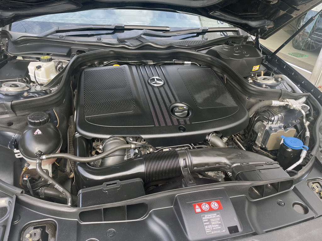 Mercedes-Benz CLS Coupe Red #13