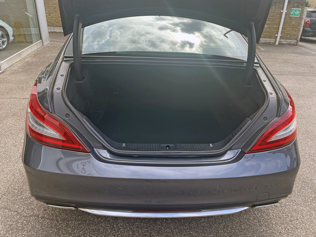 Mercedes-Benz CLS Coupe Red #8