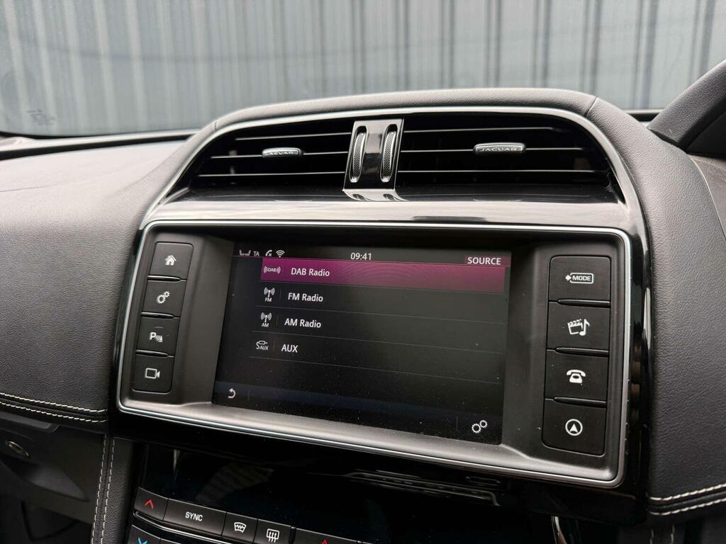 Jaguar F-Pace 2.0D Prestige Awd Grey #31