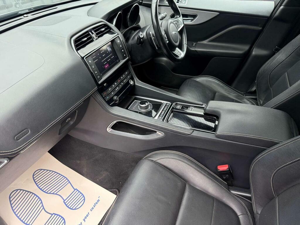Jaguar F-Pace 2.0D Prestige Awd Grey #41