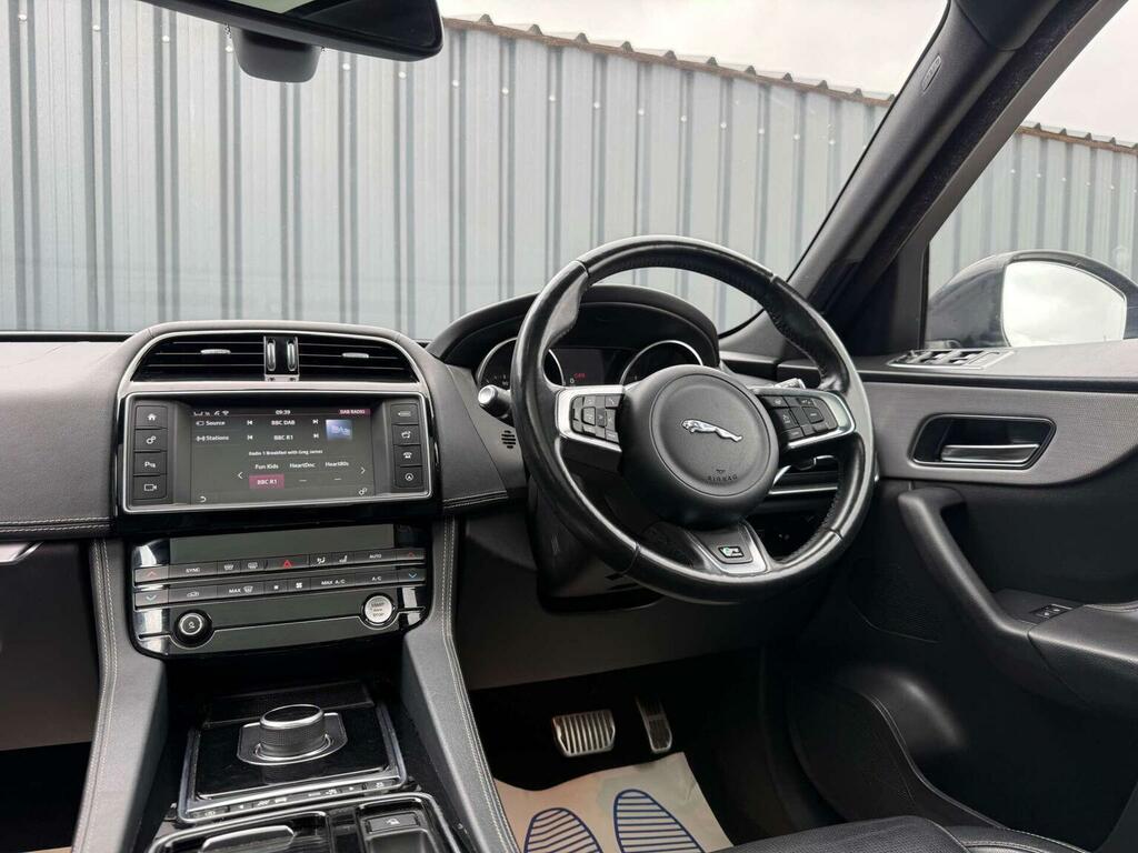 Jaguar F-Pace 2.0D Prestige Awd Grey #25
