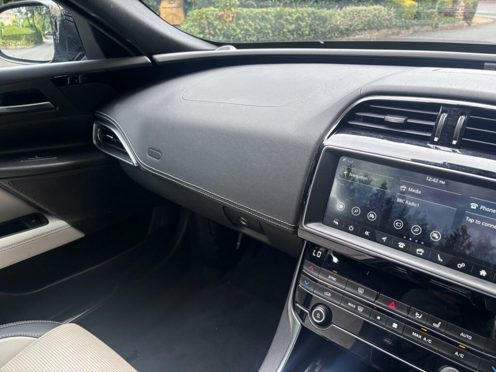 Jaguar XE Xe R-sport Black #18