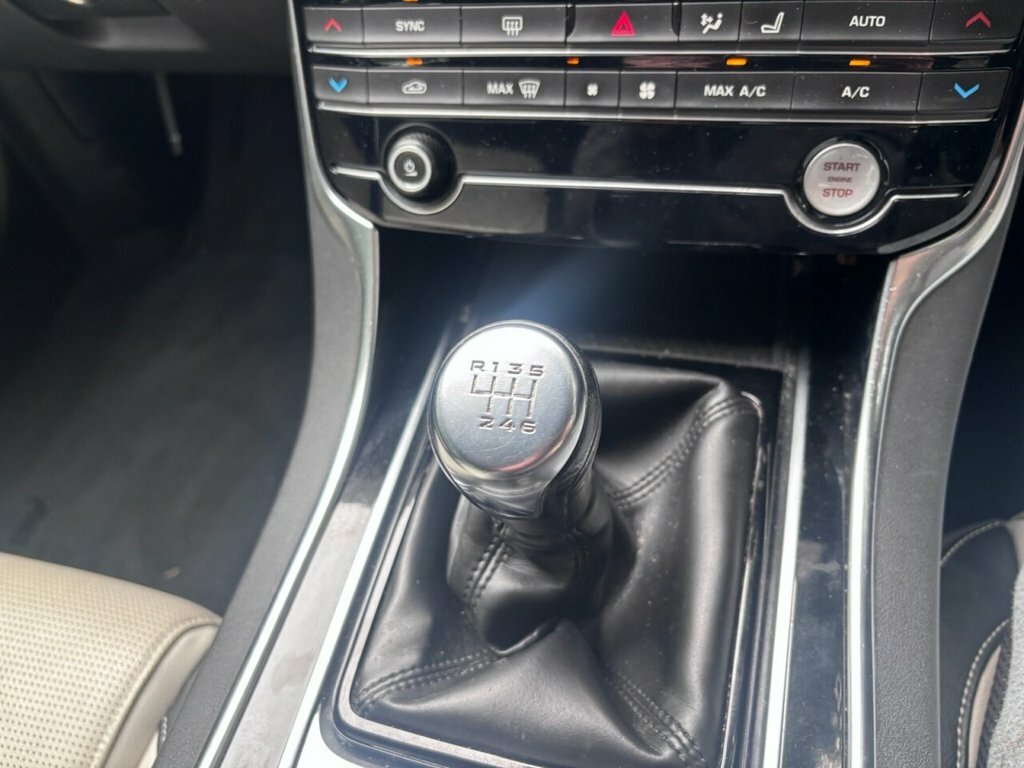 Jaguar XE Xe R-sport Black #16