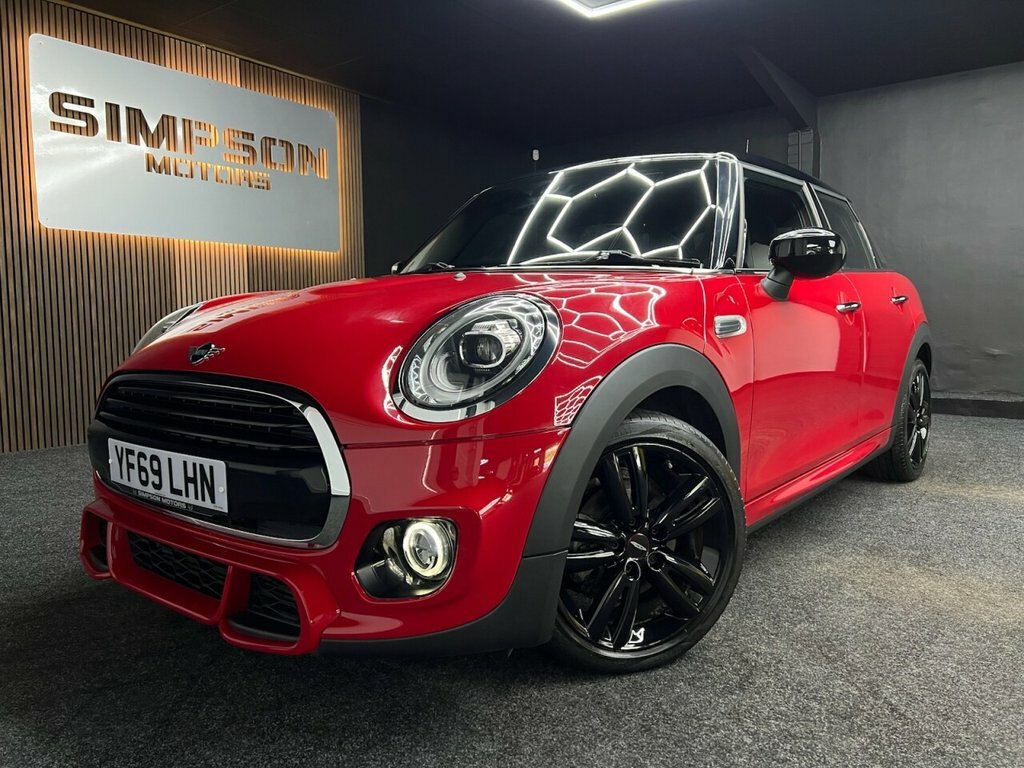 Mini Hatch 1.5L Cooper Sport Red