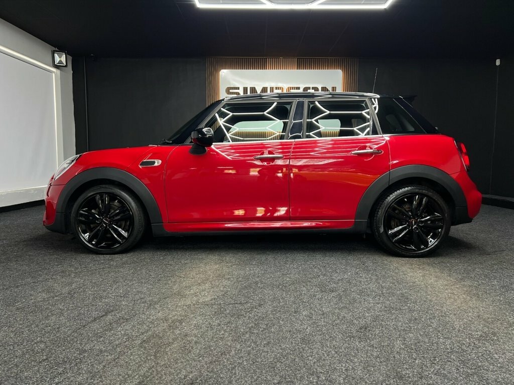 Mini Hatch 1.5L Cooper Sport YF69LHN Red #4