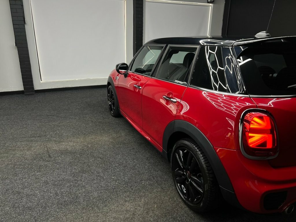 Mini Hatch 1.5L Cooper Sport YF69LHN Red #6