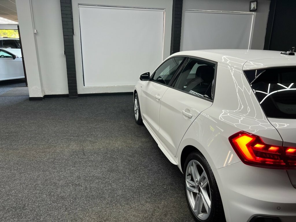 Audi A1 1L S Line SW22AHN White #6