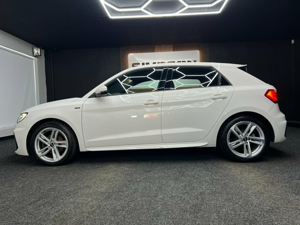 Audi A1 1L S Line SW22AHN White #4