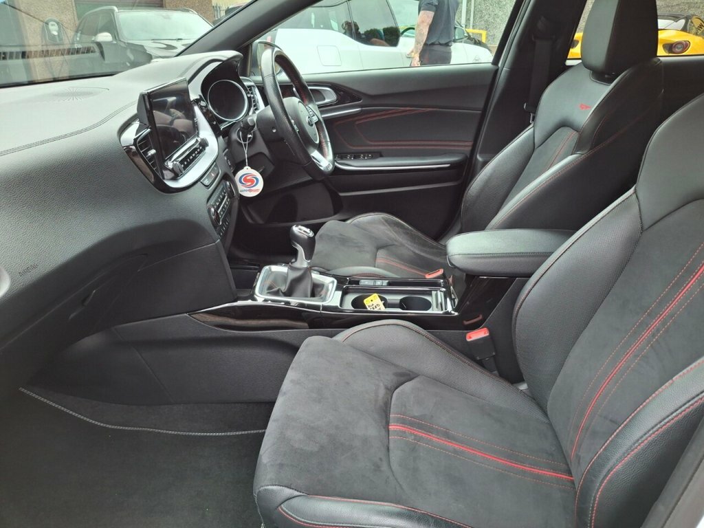 Kia Ceed 1.6L Gt White #6