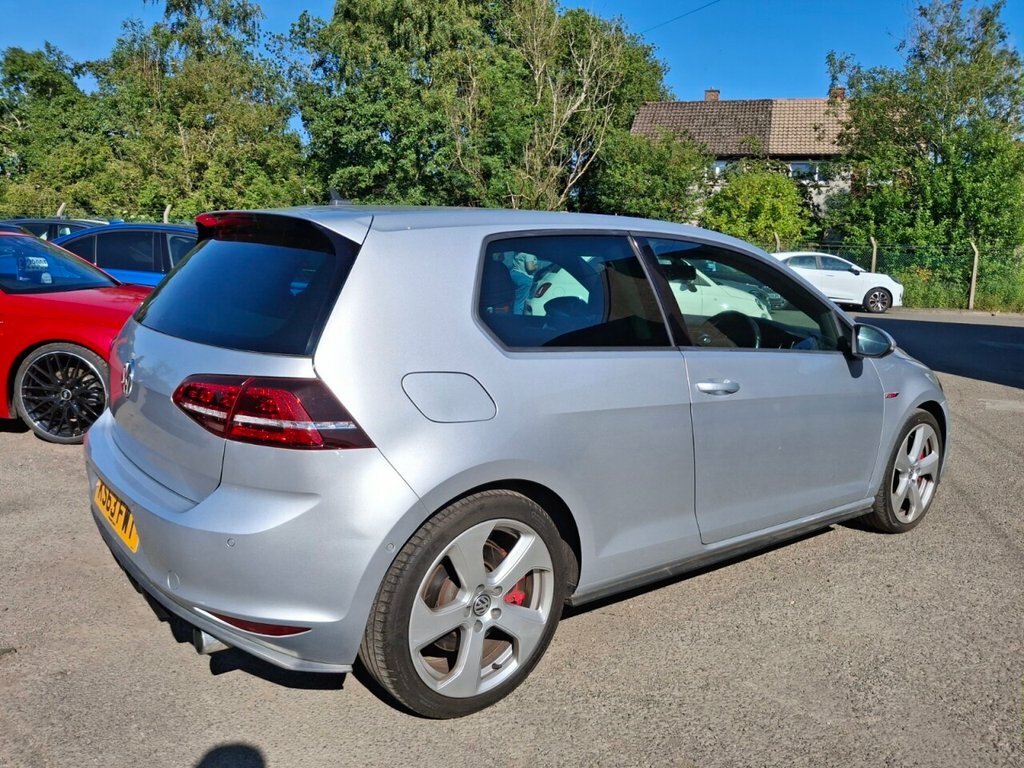 Volkswagen Golf Golf Gti Performance Red #4