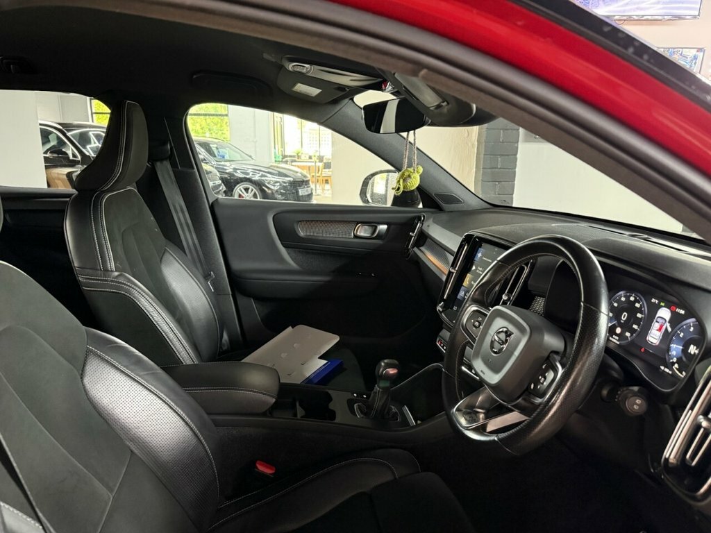 Volvo XC40 1.5L R-design DP69OSZ Red #4