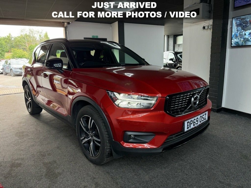 Volvo XC40 1.5L R-design Red