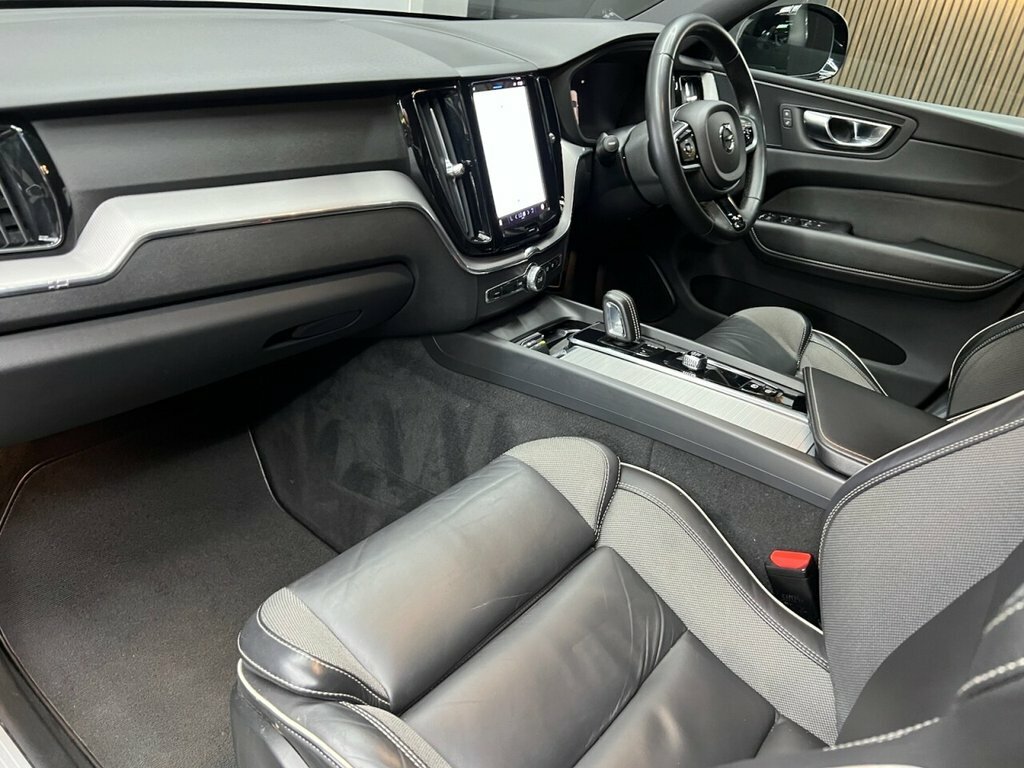 Volvo XC60 2L R-design SK22VXH Black #2