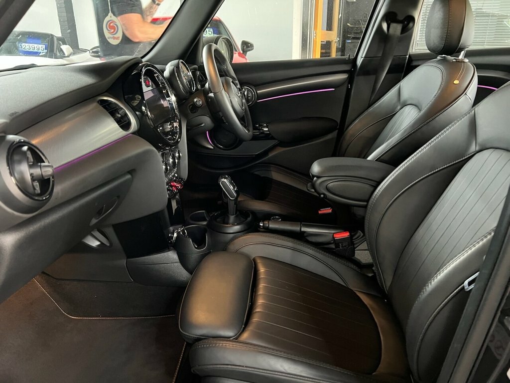 Mini Hatch 1.5L Cooper Exclusive WA72UUD Black #3