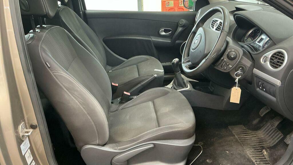 Renault Clio 1.1 Dynamique Tce Beige May 2024 Mot Just S Beige #11