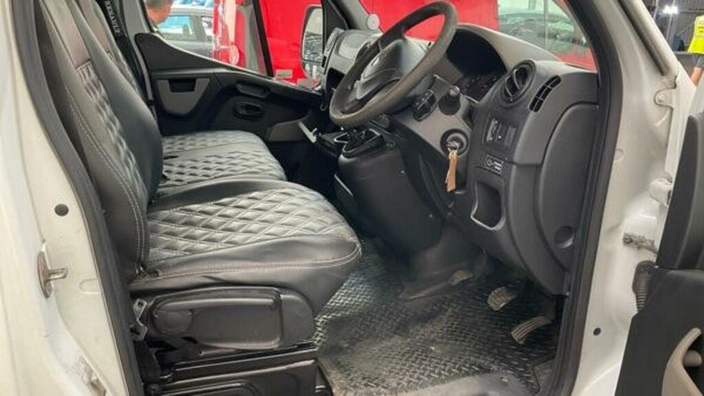 Renault Master 2.3 Dci Energy 35 Business Fwd Lwb Medium Roof Eur White #6
