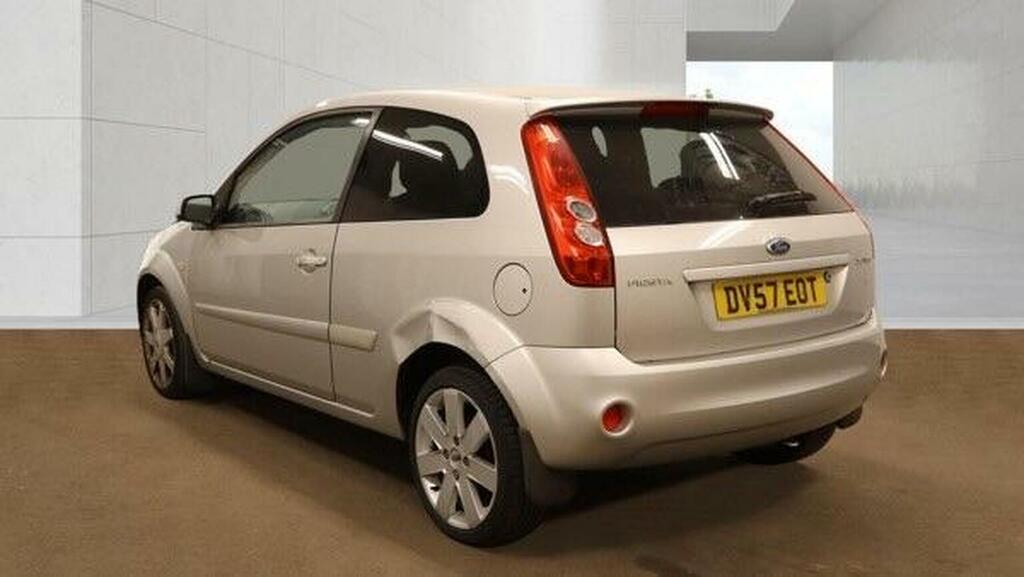 Ford Fiesta 1.25 Zetec Climate Silver #4