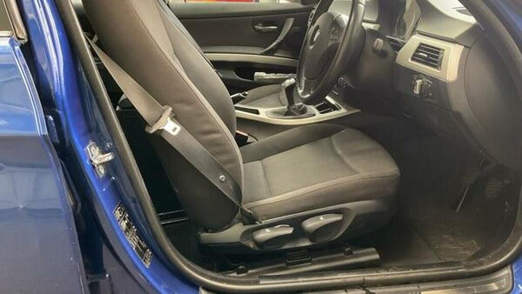 BMW 3 Series Saloon 2.0 Black #13