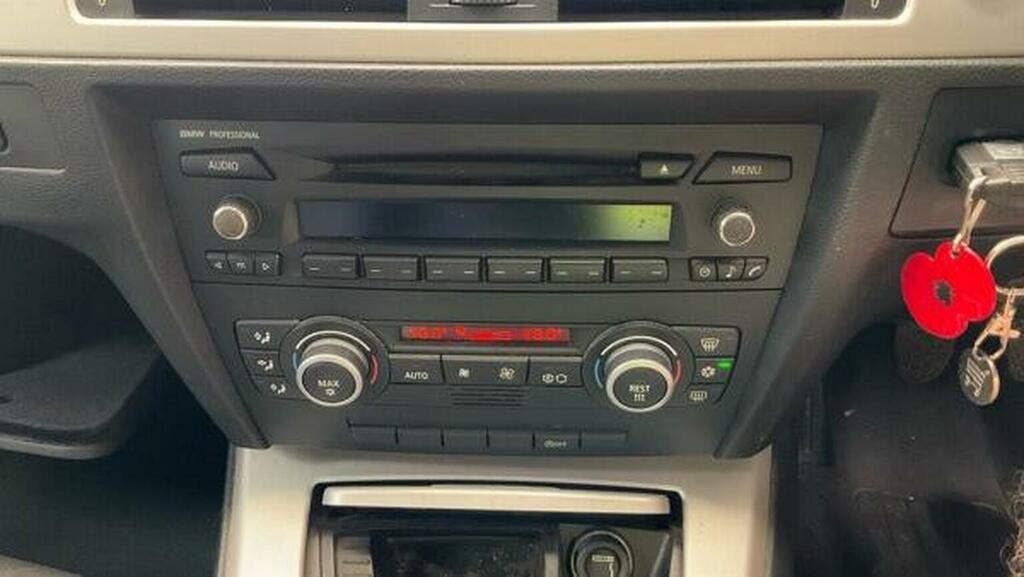 BMW 3 Series Saloon 2.0 Black #10