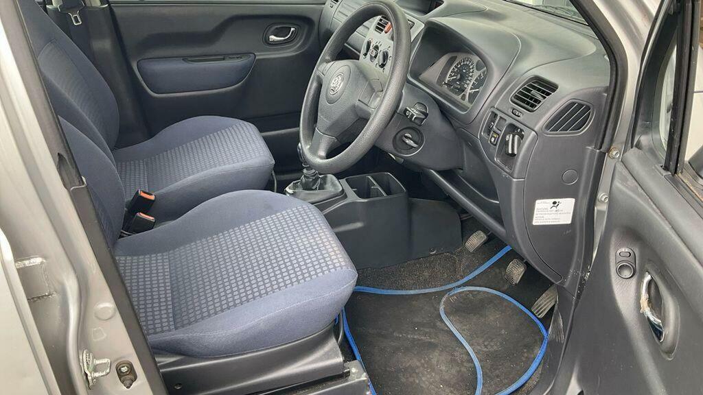 Vauxhall Agila Enjoy 16V Twinport 5-Door Red #10