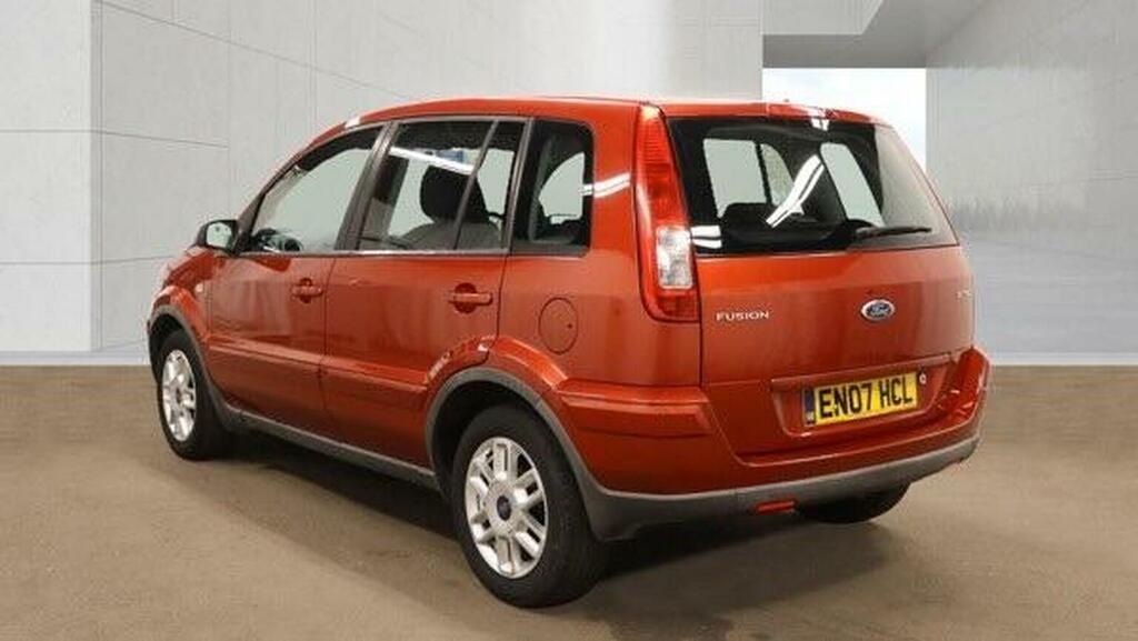 Ford Fusion 1.4 Zetec Climate Red #4
