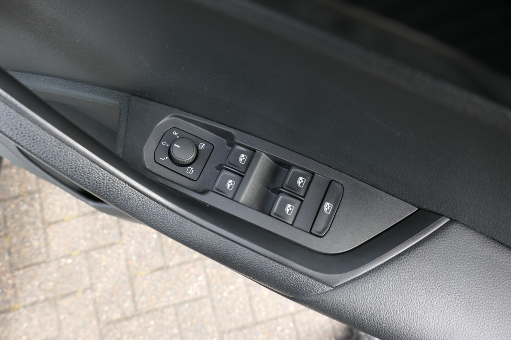 Skoda Karoq 2021 Suv 2.0Tdi 116Ps Se L Scr Dsg Grey #29