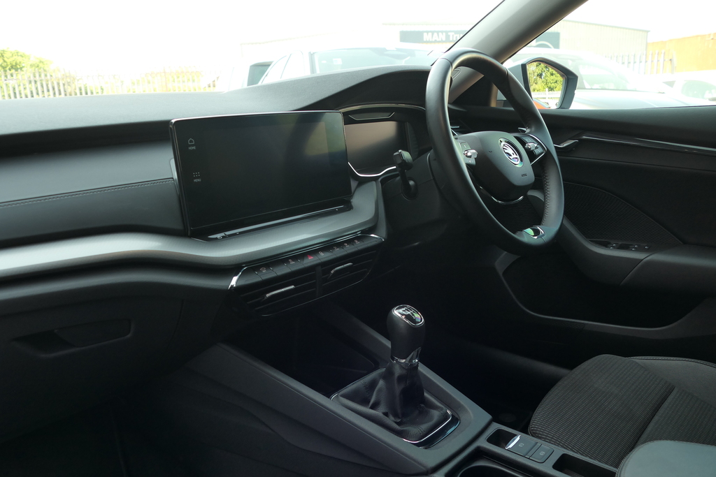 Skoda Octavia 1.5 Tsi Se Technology 150 Ps White #2