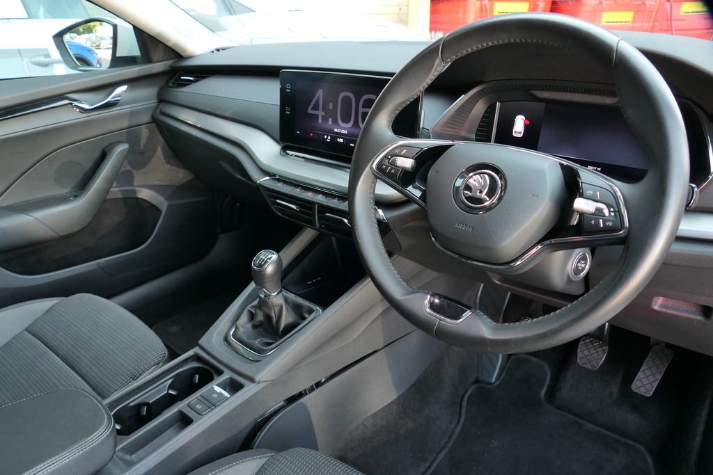 Skoda Octavia 1.5 Tsi Se Technology 150 Ps White #6