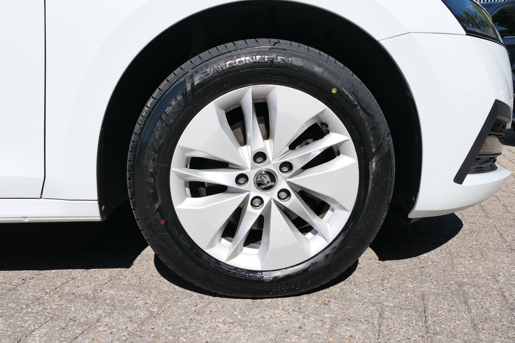 Skoda Octavia 1.5 Tsi Se Technology 150 Ps White #5