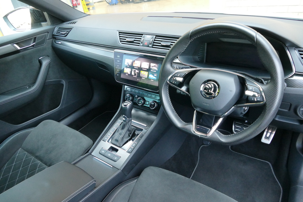 Skoda Superb 2.0 Tdi Cr Sport Line Plus Dsg 150 Ps White #6