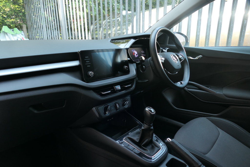 Skoda Fabia 1.0 Mpi 80 Colour Edition 80 Ps White #2