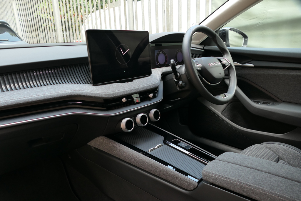 Skoda Superb 1.5 Tsi E-tec Se Technology Dsg 0 Ps Black #2