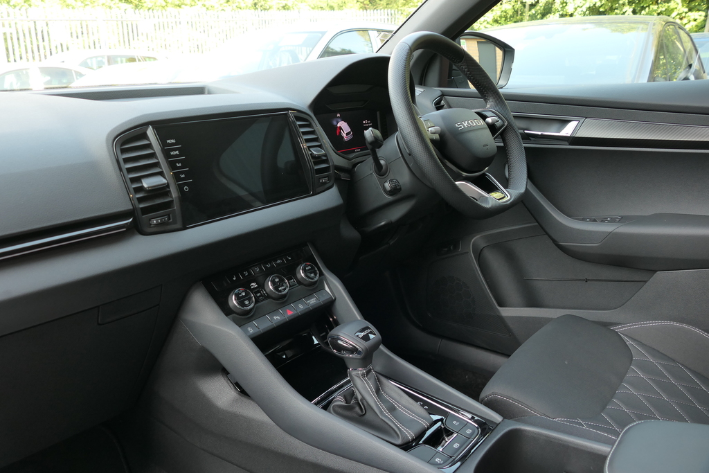 Skoda Karoq 1.5 Tsi Sportline Edition Dsg 150 Ps White #2