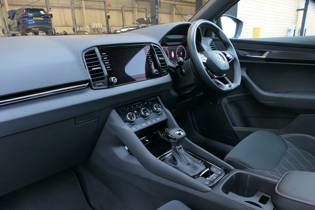 Skoda Karoq 1.5 Tsi Sportline Dsg 0 Ps Grey #2